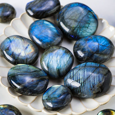 Batu sawit Labradorite alami Penyembuhan Pocket Lapis Lapis Batu Batu Labradorite Irregular Batu Kekhawatiran Pembebasan Kecemasan