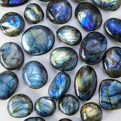 Batu sawit Labradorite alami Penyembuhan Pocket Lapis Lapis Batu Batu Labradorite Irregular Batu Kekhawatiran Pembebasan Kecemasan