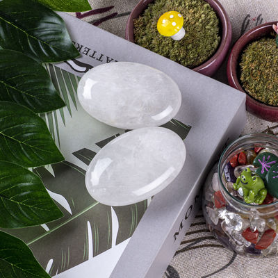 Natural Clear Quartz Palm Stone Unisex Oval Clear Quartz Stone Untuk Reiki Energi Chakra Meditasi Kecemasan Pelepasan