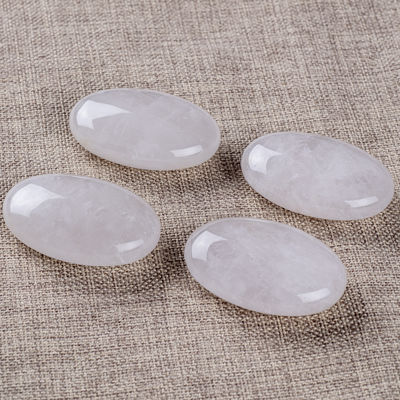 Natural Clear Quartz Palm Stone Unisex Oval Clear Quartz Stone Untuk Reiki Energi Chakra Meditasi Kecemasan Pelepasan