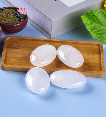 Natural Clear Quartz Palm Stone Unisex Oval Clear Quartz Stone Untuk Reiki Energi Chakra Meditasi Kecemasan Pelepasan