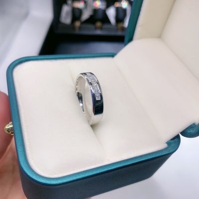 18k Gold Moissanite Diamond Persahabatan Cincin Warna Disesuaikan