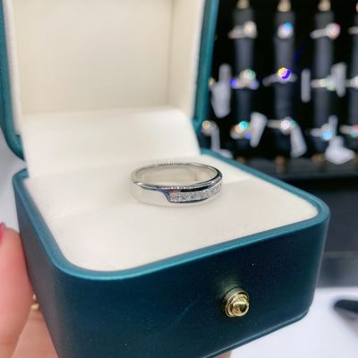 18k Gold Moissanite Diamond Persahabatan Cincin Warna Disesuaikan