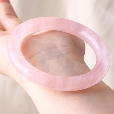 Natural Crystal Polished Stone Pink Rose Quartz Bangle Perhiasan Kristal Untuk Hadiah Ulang Tahun
